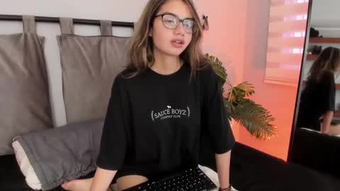 Snapshot of emma_bloom__ chatting on February 3, 2025, 8:13 pm Emma Bloom online show from February 3, 2025, 8:13 pm