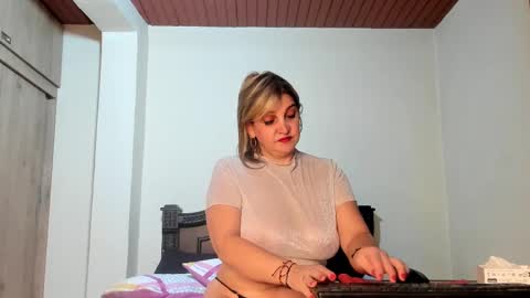Snapshot of emma_brown777 chatting on February 12, 2025, 2:14 am ALBA  online show from February 12, 2025, 2:14 am
