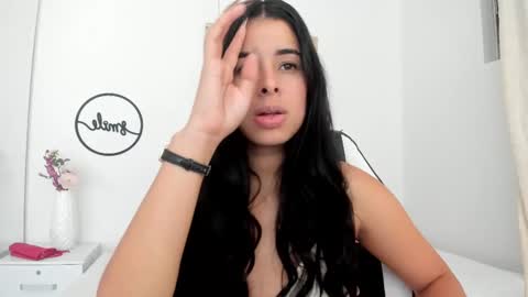 Snapshot of emma_castilloo chatting on February 14, 2025, 1:34 am Emma Castillo online show from February 14, 2025, 1:34 am