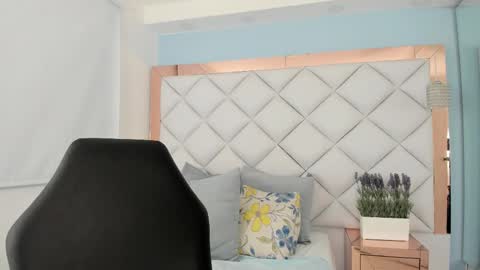 Snapshot of emma_castilloo chatting on October 26, 2025, 6:30 am Emma Castillo online show from October 26, 2025, 6:30 am