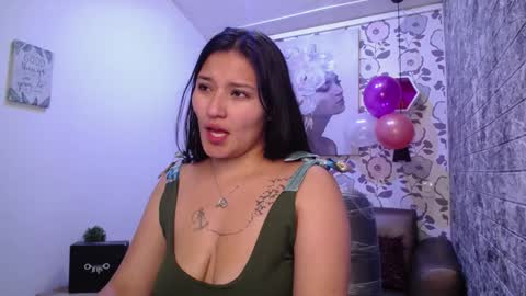 Snapshot of emma_garciaa_ chatting on February 7, 2025, 9:47 am emma online show from February 7, 2025, 9:47 am