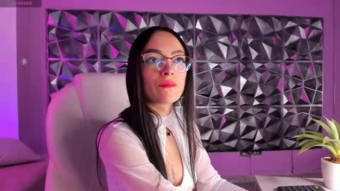 emma online show from November 17, 2025, 8:58 pm