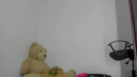Snapshot of emma_lean chatting on October 17, 2025, 11:35 am whises lits online show from October 17, 2025, 11:35 am