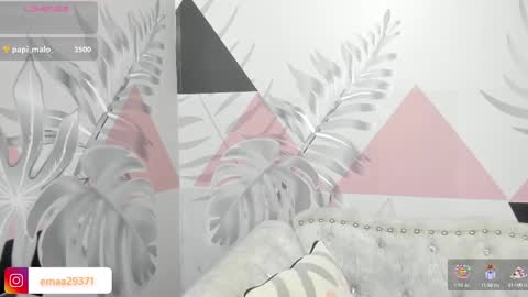 Snapshot of emma_petite4u chatting on March 5, 2025, 9:37 pm Emma online show from March 5, 2025, 9:37 pm