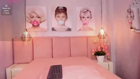 Snapshot of emma_petite4u chatting on September 12, 2025, 2:44 am Emma online show from September 12, 2025, 2:44 am