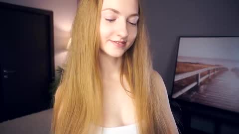 Snapshot of emmalaflame chatting on October 25, 2025, 9:09 pm Emma day  Wendy night online show from October 25, 2025, 9:09 pm