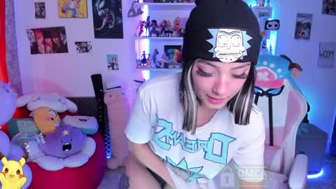 Snapshot of emmarosse11 chatting on January 31, 2025, 4:17 pm Emma online show from January 31, 2025, 4:17 pm