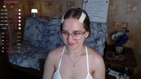 Snapshot of emmatiny chatting on December 1, 2024, 4:29 pm Mia online show from December 1, 2024, 4:29 pm