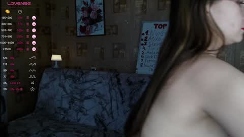 Snapshot of emmatiny chatting on December 6, 2024, 6:28 pm Mia online show from December 6, 2024, 6:28 pm