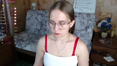 Snapshot of emmatiny chatting on December 7, 2024, 10:34 am Mia online show from December 7, 2024, 10:34 am