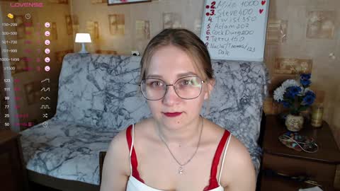 Snapshot of emmatiny chatting on December 7, 2024, 1:40 pm Mia online show from December 7, 2024, 1:40 pm