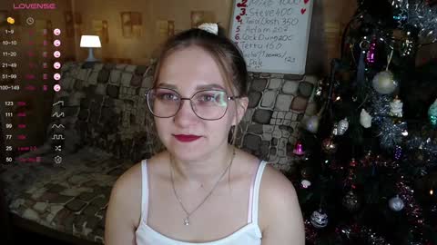 Snapshot of emmatiny chatting on December 14, 2024, 1:38 pm Mia online show from December 14, 2024, 1:38 pm