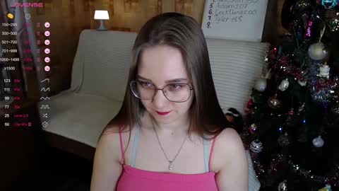 Snapshot of emmatiny chatting on December 26, 2024, 9:33 am Mia online show from December 26, 2024, 9:33 am