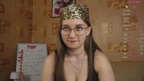 Snapshot of emmatiny chatting on February 7, 2025, 3:08 pm Mia online show from February 7, 2025, 3:08 pm