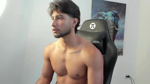 Snapshot of emmet_collins chatting on October 14, 2025, 3:02 pm Emmet online show from October 14, 2025, 3:02 pm