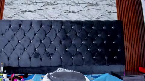 Snapshot of emmiily chatting on December 17, 2024, 7:07 am Emely online show from December 17, 2024, 7:07 am