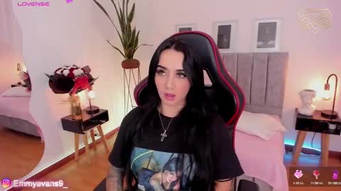 Snapshot of emmyevans1 chatting on December 2, 2024, 7:49 pm Emmy Evans  online show from December 2, 2024, 7:49 pm