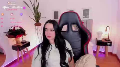 Snapshot of emmyevans1 chatting on December 6, 2024, 7:01 pm Emmy Evans  online show from December 6, 2024, 7:01 pm