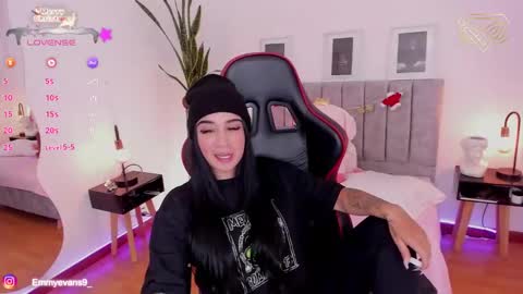 Snapshot of emmyevans1 chatting on December 16, 2024, 7:21 pm Emmy Evans  online show from December 16, 2024, 7:21 pm