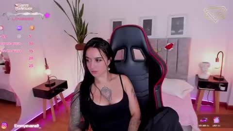 Snapshot of emmyevans1 chatting on December 17, 2024, 7:26 pm Emmy Evans  online show from December 17, 2024, 7:26 pm