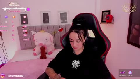 Snapshot of emmyevans1 chatting on December 18, 2024, 3:55 pm Emmy Evans  online show from December 18, 2024, 3:55 pm