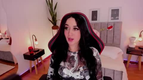 Snapshot of emmyevans1 chatting on December 28, 2024, 8:15 pm Emmy Evans  online show from December 28, 2024, 8:15 pm