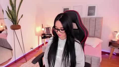 Snapshot of emmyevans1 chatting on February 12, 2025, 8:18 pm Emmy Evans  online show from February 12, 2025, 8:18 pm