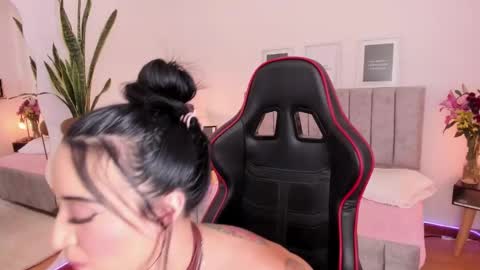 Snapshot of emmyevans1 chatting on February 18, 2025, 7:52 pm Emmy Evans  online show from February 18, 2025, 7:52 pm