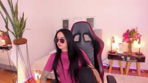 Snapshot of emmyevans1 chatting on February 22, 2025, 7:36 pm Emmy Evans  online show from February 22, 2025, 7:36 pm