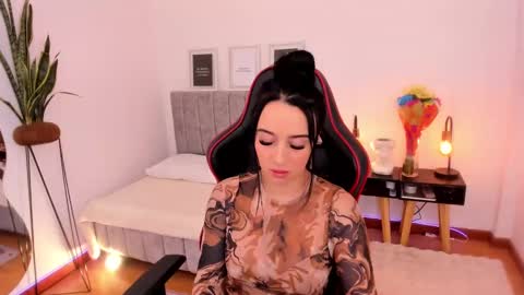 Snapshot of emmyevans1 chatting on March 7, 2025, 8:22 pm Emmy Evans  online show from March 7, 2025, 8:22 pm