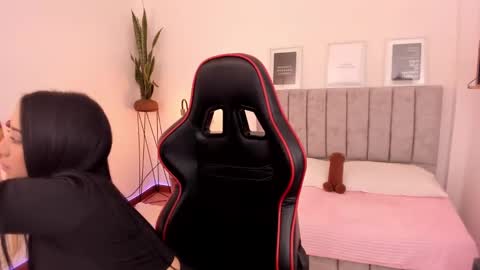 Snapshot of emmyevans1 chatting on March 10, 2025, 7:29 pm Emmy Evans  online show from March 10, 2025, 7:29 pm