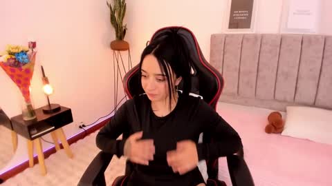 Snapshot of emmyevans1 chatting on March 10, 2025, 10:34 pm Emmy Evans  online show from March 10, 2025, 10:34 pm