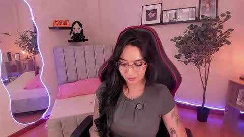 Snapshot of emmyevans1 chatting on September 10, 2025, 7:47 pm Emmy Evans  online show from September 10, 2025, 7:47 pm