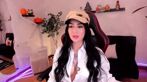 Snapshot of emmyevans1 chatting on October 8, 2025, 8:28 pm Emmy Evans  online show from October 8, 2025, 8:28 pm