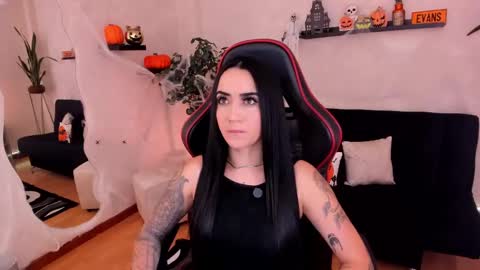 Snapshot of emmyevans1 chatting on October 11, 2025, 7:45 pm Emmy Evans  online show from October 11, 2025, 7:45 pm