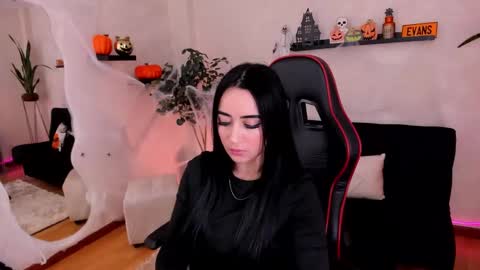 Snapshot of emmyevans1 chatting on October 14, 2025, 7:36 pm Emmy Evans  online show from October 14, 2025, 7:36 pm