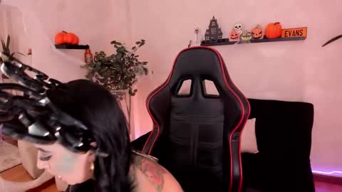 Snapshot of emmyevans1 chatting on October 25, 2025, 7:52 pm Emmy Evans  online show from October 25, 2025, 7:52 pm