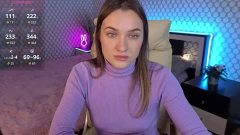 Snapshot of emmyskyy chatting on October 9, 2025, 6:44 am Emma online show from October 9, 2025, 6:44 am