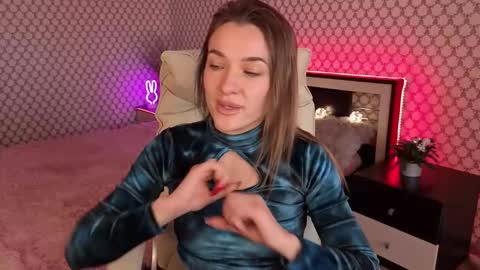 Snapshot of emmyskyy chatting on October 17, 2025, 9:12 am Emma online show from October 17, 2025, 9:12 am