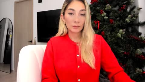 Snapshot of emyconneer chatting on December 18, 2024, 11:30 pm emyconneer online show from December 18, 2024, 11:30 pm