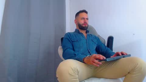 Snapshot of esteban7984068 chatting on December 15, 2024, 12:18 am esteban online show from December 15, 2024, 12:18 am