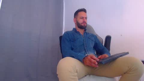 Snapshot of esteban7984068 chatting on December 29, 2024, 7:53 pm esteban online show from December 29, 2024, 7:53 pm