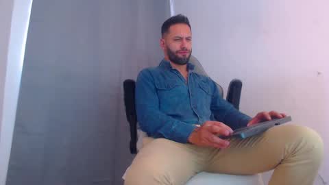 Snapshot of esteban7984068 chatting on January 4, 2025, 8:27 pm esteban online show from January 4, 2025, 8:27 pm