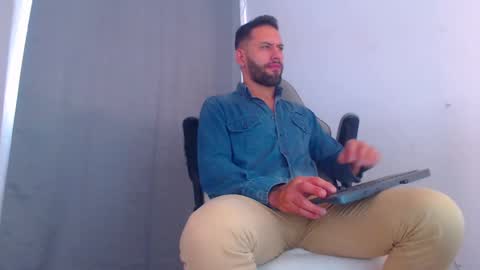 Snapshot of esteban7984068 chatting on January 6, 2025, 7:35 pm esteban online show from January 6, 2025, 7:35 pm