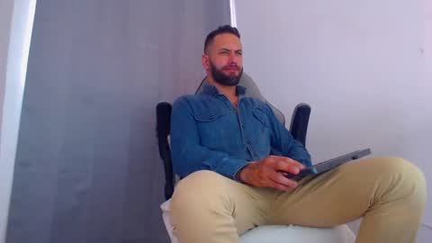 Snapshot of esteban7984068 chatting on January 31, 2025, 5:10 pm esteban online show from January 31, 2025, 5:10 pm