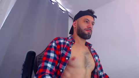 Snapshot of esteban7984068 chatting on February 19, 2025, 7:05 pm esteban online show from February 19, 2025, 7:05 pm