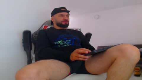 Snapshot of esteban7984068 chatting on September 25, 2025, 2:21 pm esteban online show from September 25, 2025, 2:21 pm