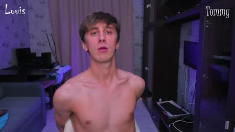 Snapshot of esthetics_boys chatting on December 17, 2024, 3:50 am LOUIS online show from December 17, 2024, 3:50 am