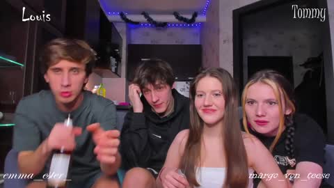 Snapshot of esthetics_boys chatting on January 28, 2025, 7:42 pm LOUIS online show from January 28, 2025, 7:42 pm