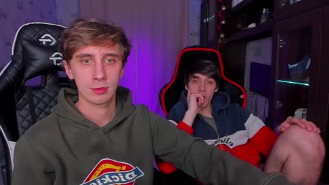 Snapshot of esthetics_boys chatting on February 4, 2025, 10:13 pm LOUIS online show from February 4, 2025, 10:13 pm